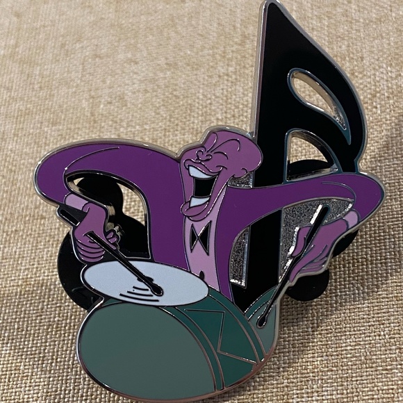 Disney Duke - Fantasia - Music Notes - Mystery Pin - Picture 1 of 4